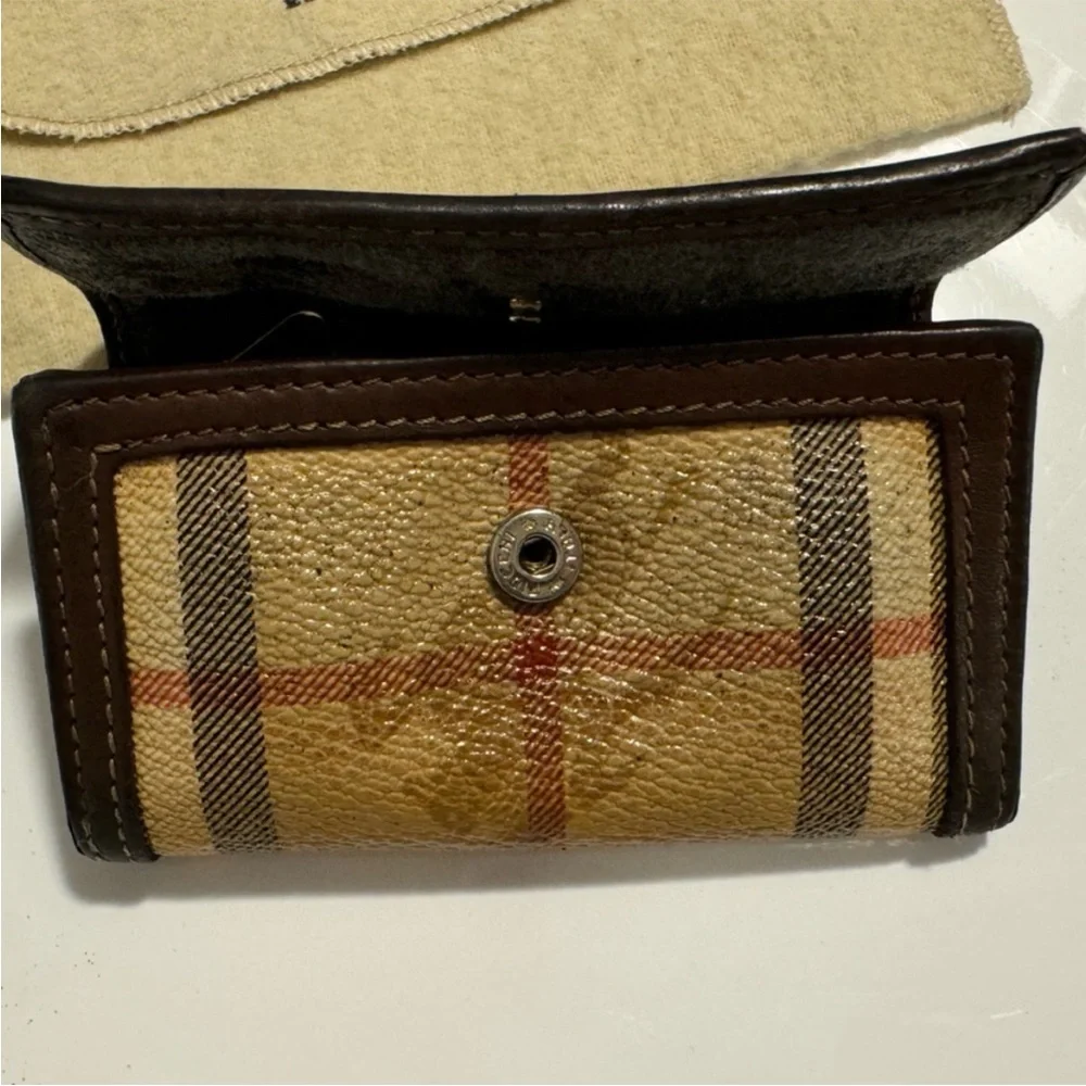 Vintage Burberry Keyholder in Classic Check with Dust Cover - Picture 4 of 9